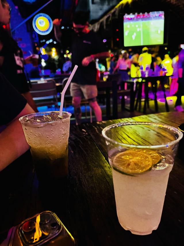 タイ🇹🇭クラビ🌴アオナン唯一の🪩ナイトクラブ🕺🏿