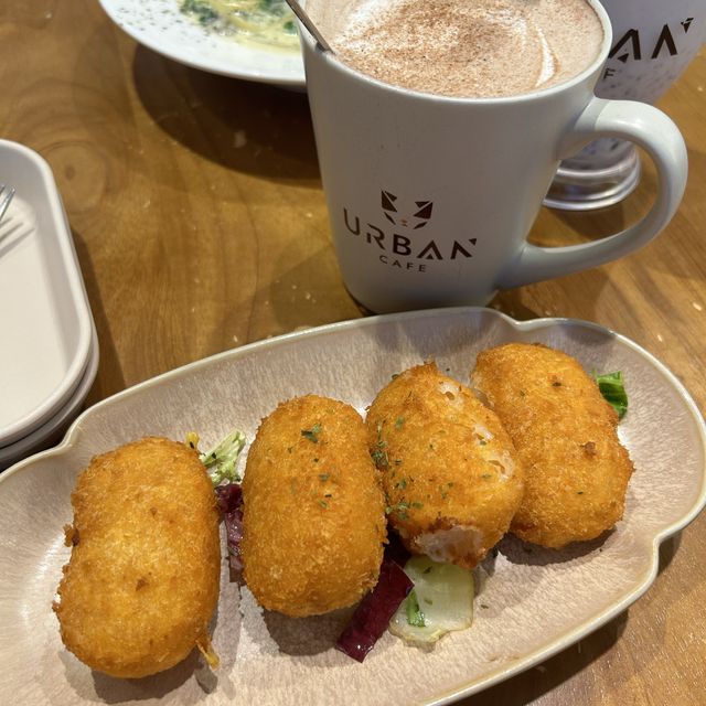 URBAN Cafe   🐱