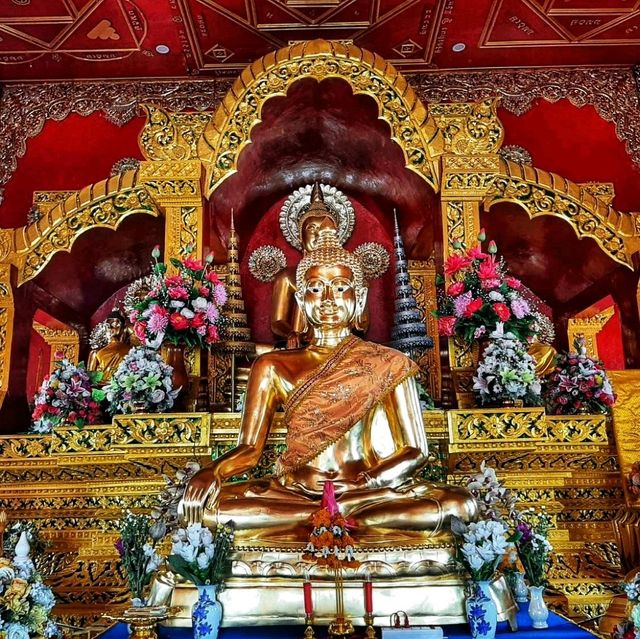 สักการะพระเจ้าสองสี ที่วัดมุงเมือง