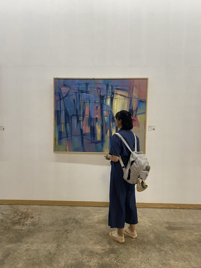 หอศิลป์ริมน่าน 🏠🌿🌳🎨🖼️