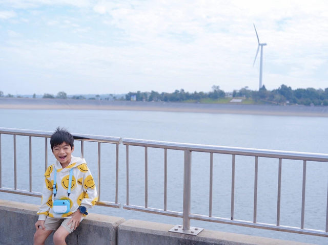 ชมวิวกังหันยักษ์ “เขายายเที่ยง” ☀️