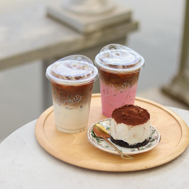ถวายบัว Thawai Bua Cuisine & Cafe