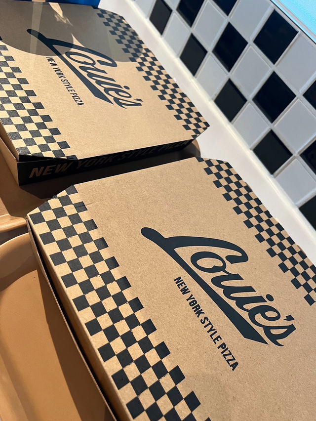 ร้านพิซซ่าใน USJ : Louie's N.Y. Pizza Parlor
