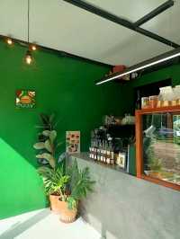 คาเฟ่ลับในค่ายติดทะเล