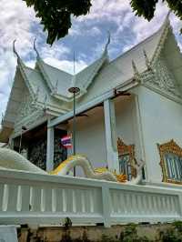 ชมวิหารหลวงพ่อดำพร้อมวิวทะเล