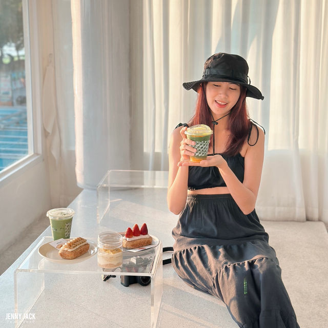 #คาเฟ่พัทยา #Broukecafe #คาเฟ่มินิมอลพัทยา 