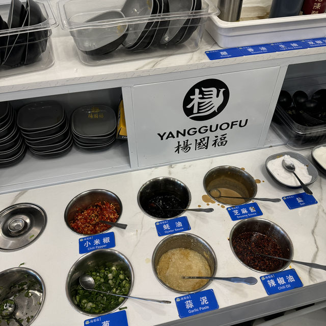 楊國富麻辣燙：墨爾本CBD的麻辣燙天堂 🌶️🍲