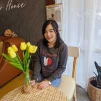 Amber House - Coffee and Food