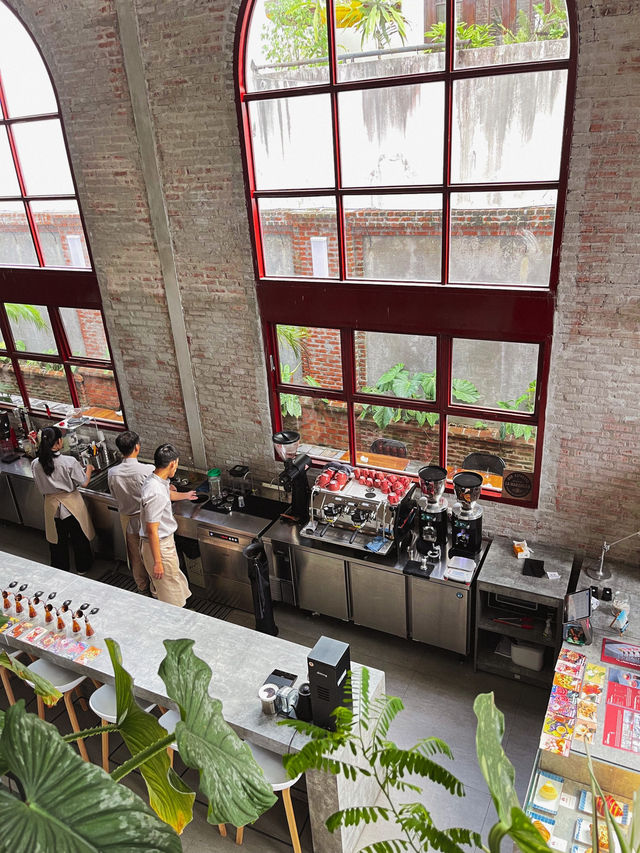 คาเฟ่ดานังสุดเก๋ในสไตล์ Industrial Loft