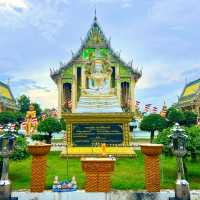 สักการะพระบรมสารีริกธาตุ วัดนามะตูม