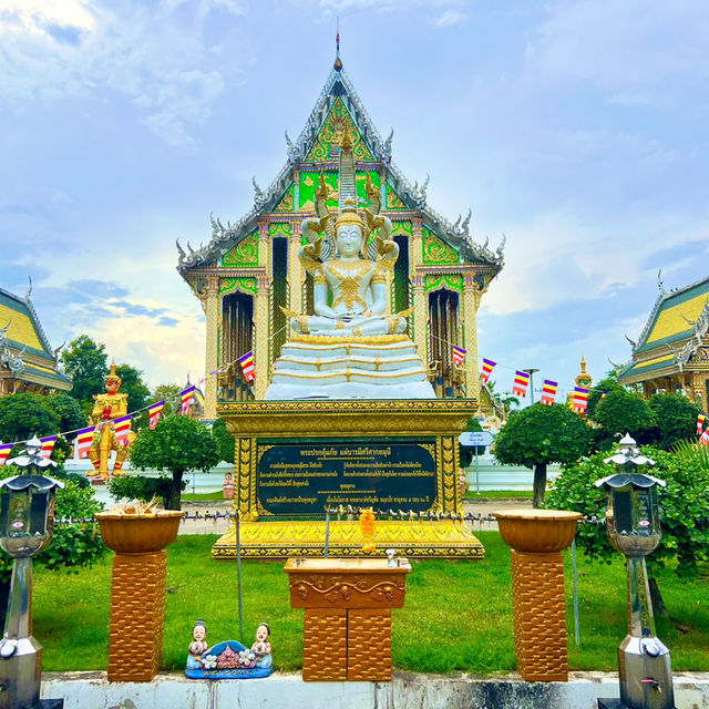 สักการะพระบรมสารีริกธาตุ วัดนามะตูม