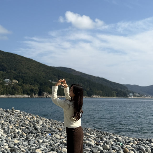 거제도의 숨은 비경, ‘망치몽돌해수욕장’ 파도가 빚어낸 자연의 보석을 만나다