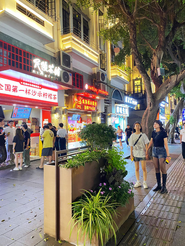 Food street is a must in every country 🥨