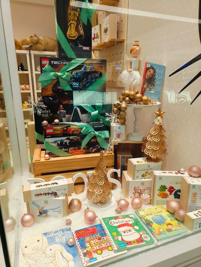 Festive Vibes and Holiday Finds at 1 Utama
