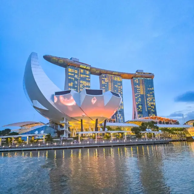 How to Enjoy Singapore's Night View Without Walking