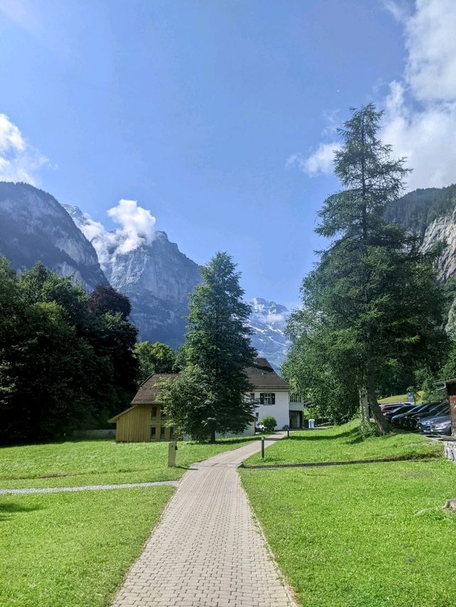 擁有72條瀑布的瑞士美麗小鎮：勞特布龍嫩 Lauterbrunnen