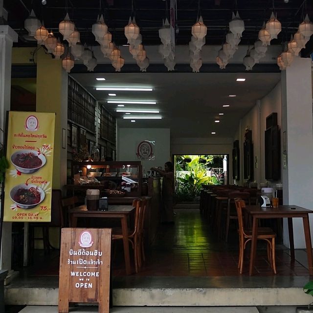 泰國清邁_泰北阿嬤傳承蝦醬拌飯_JJ Market假日農夫市集旁美食