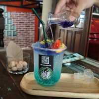 คาเฟ่ของเล่นย่านตลาดบางน้ำผึ้ง