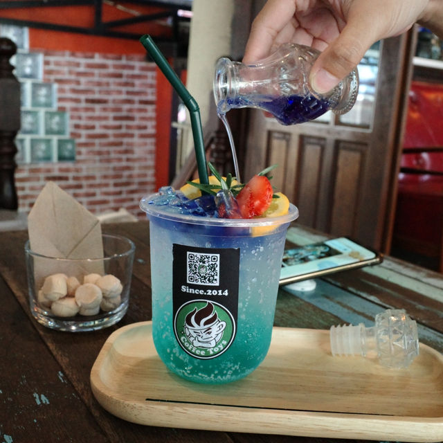 คาเฟ่ของเล่นย่านตลาดบางน้ำผึ้ง