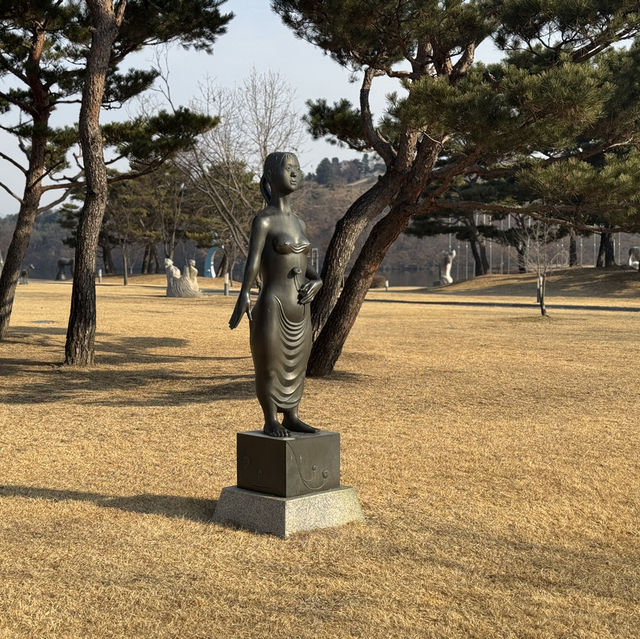 드라마 빈센조 배경으로도 나왔던 야외데이트 하기 좋은 명소 - 충주 탑평리 칠층석탑