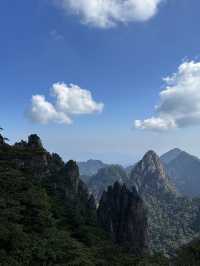 🏞️ Hiking Huangshan: A Journey Through China’s Yellow Mountains 🌄