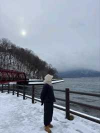 주변경관이 뛰어나 산책하기 좋은 시코츠호수🏞
