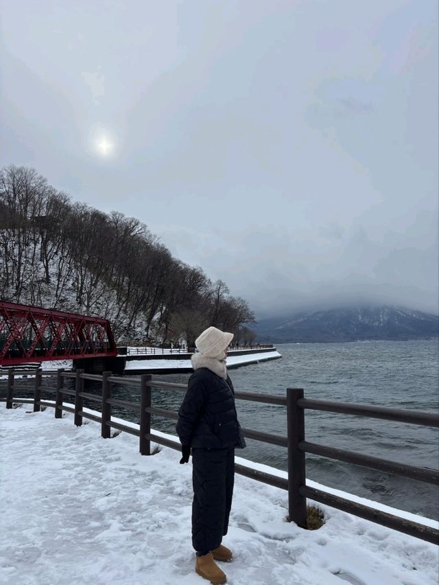 주변경관이 뛰어나 산책하기 좋은 시코츠호수🏞