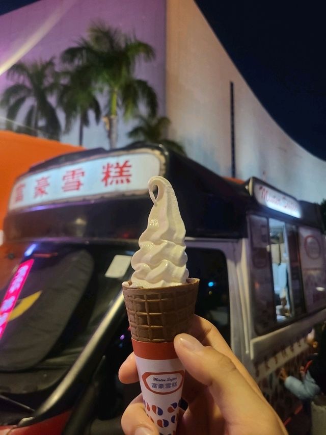 🌟 尖沙咀海旁:浪漫美食與美景的完美一日遊 🌅🍦🥐 🌟 尖沙咀海旁:浪漫美食與美景的完美一日遊 🌅🍦🥐