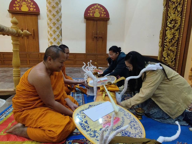 เจ้าภาพบวชพระ ในงานปิดทองฝังลูกนิมิต สกลนคร