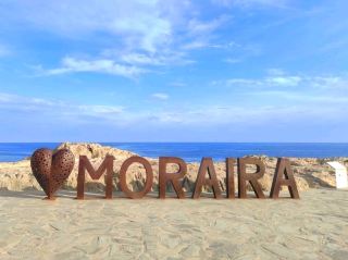 With 8 kilometers of coastline, it is suitable for water activities all year round.