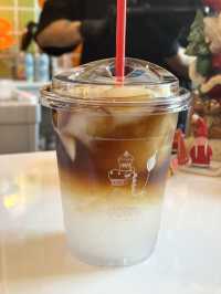คาเฟ่บางแสน ตกแต่งด้วยArttoy เต็มร้าน 😍