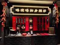 一間非常摩登的火鍋店帶有懷舊而有趣的氣氛