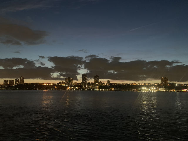 Romantic Manhattan River View