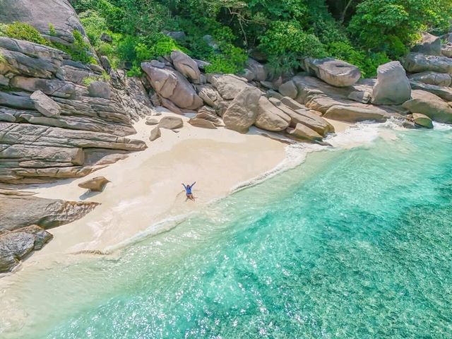 ถ่ายรูปกับหาดทรายขาว 🌊น้ำใสไม่จกตา