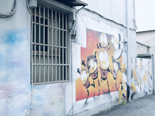 桃園大溪新亮點 | 小小兵彩繪牆 超萌登場！超可愛🎨📸