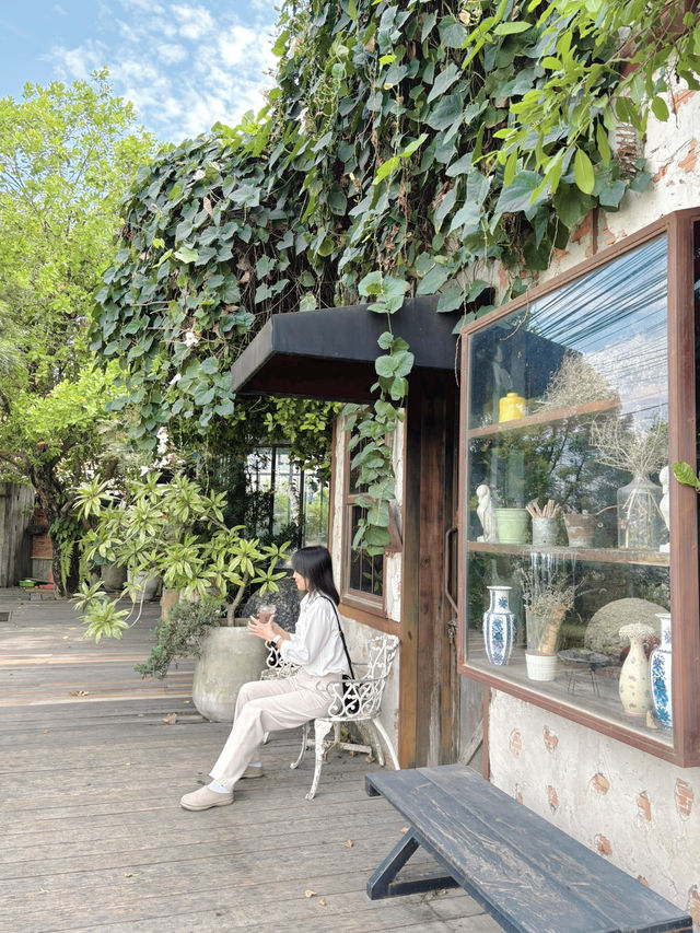 CAFE DE COF คาเฟ่สุดร่มรื่นที่ บ้านบึง