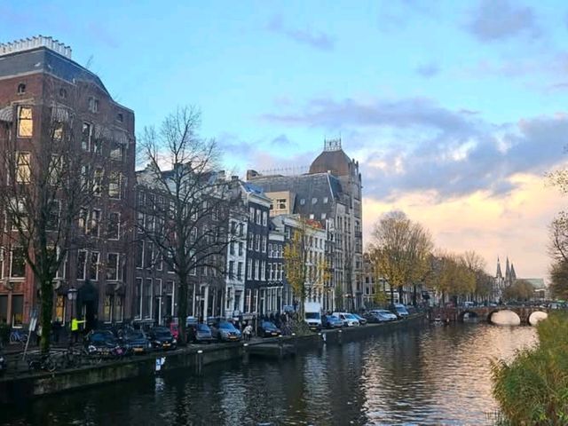 Nederland: The Land of Canals, Windmills, and Innovation
