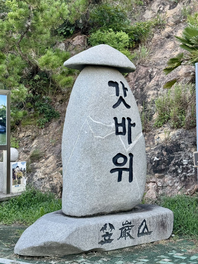 자연이 빚어낸 신비로운 바위와 바다의 조화🌊🪨