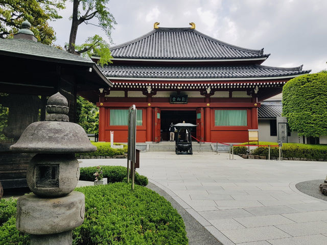 วัด Asakusa ยามเช้า บรรยากาศเงียบสงบ ชิลๆ สบายๆ