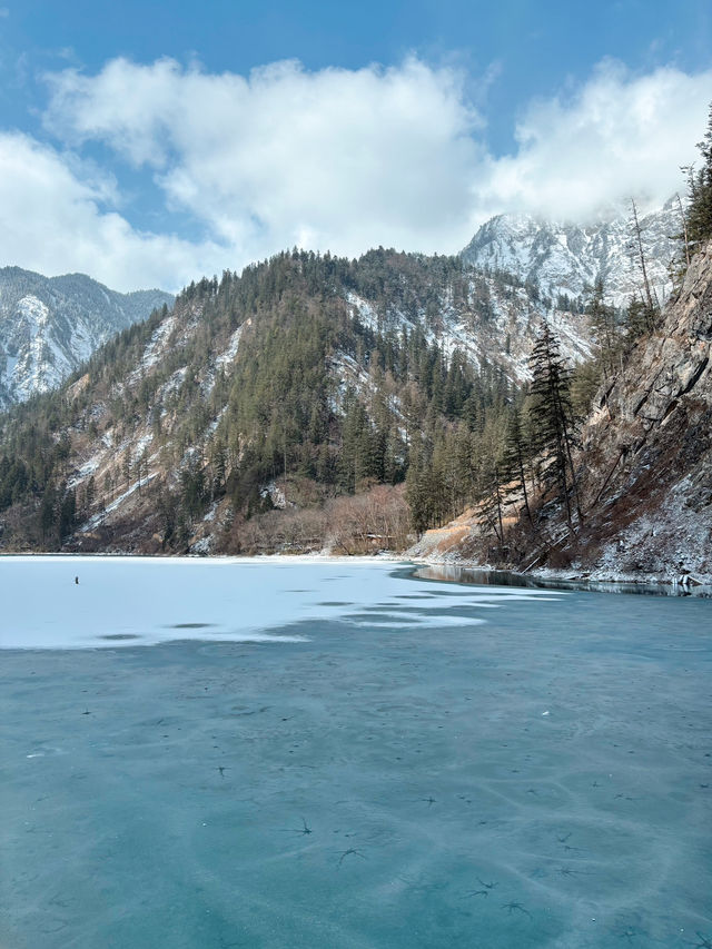 จิ่วจ้ายโกว ช่วง Low season ในฤดูหนาว ก็ยังสวยนะ