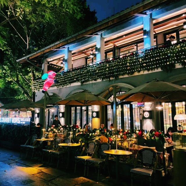 Foshan Lingnan Tiandi: A Stunning Nightscape of Modernity and Tradition