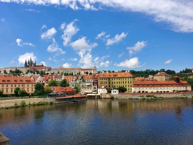 [🇨🇿プラハ] カレル橋 — 歴史と美しい景観が交錯するプラハの象徴