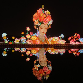 The Chang'an Lantern Festival lights up the Tang Paradise, bringing back memories of the prosperous Lantern Festival!