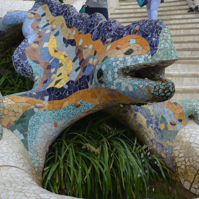 【スペイン】ガウディの魔法が生んだカラフルな世界、グエル公園🎨🌿