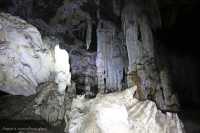 เที่ยวถ้ำพุหวาย อุทัยธานี