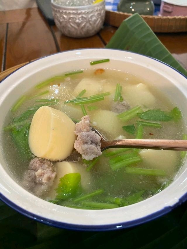ปิ่นโต cafe & eatery 