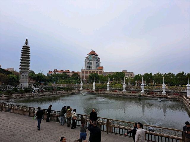 도시 한가운데 고요한 절, 샤먼 남보타사