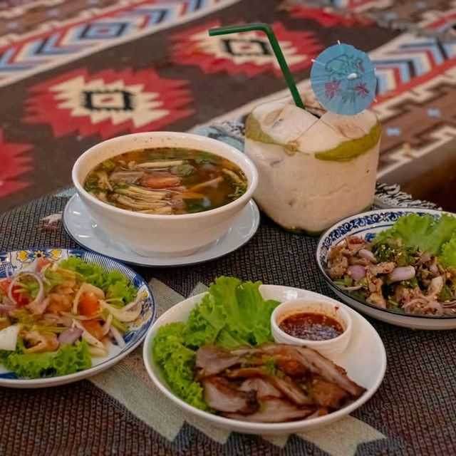 คาเฟ่&ร้านอาหาร ฟีลป่า กลางกรุง #กรุงเทพฯ