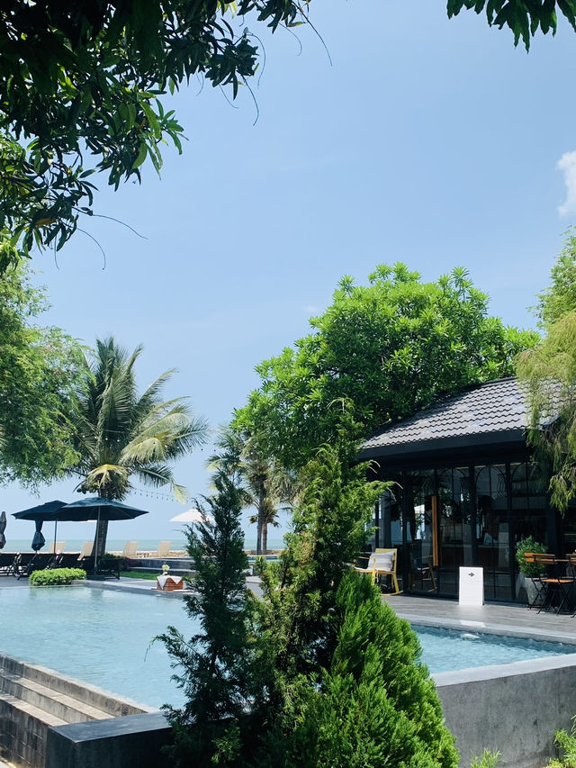 Little Sea Huahin คาเฟ่สุดมินิมอล ริมทะเลหัวหิน