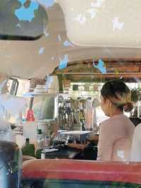 Volk coffee คาเฟ่ในรถตู้คันเก่า ที่ชุมพร